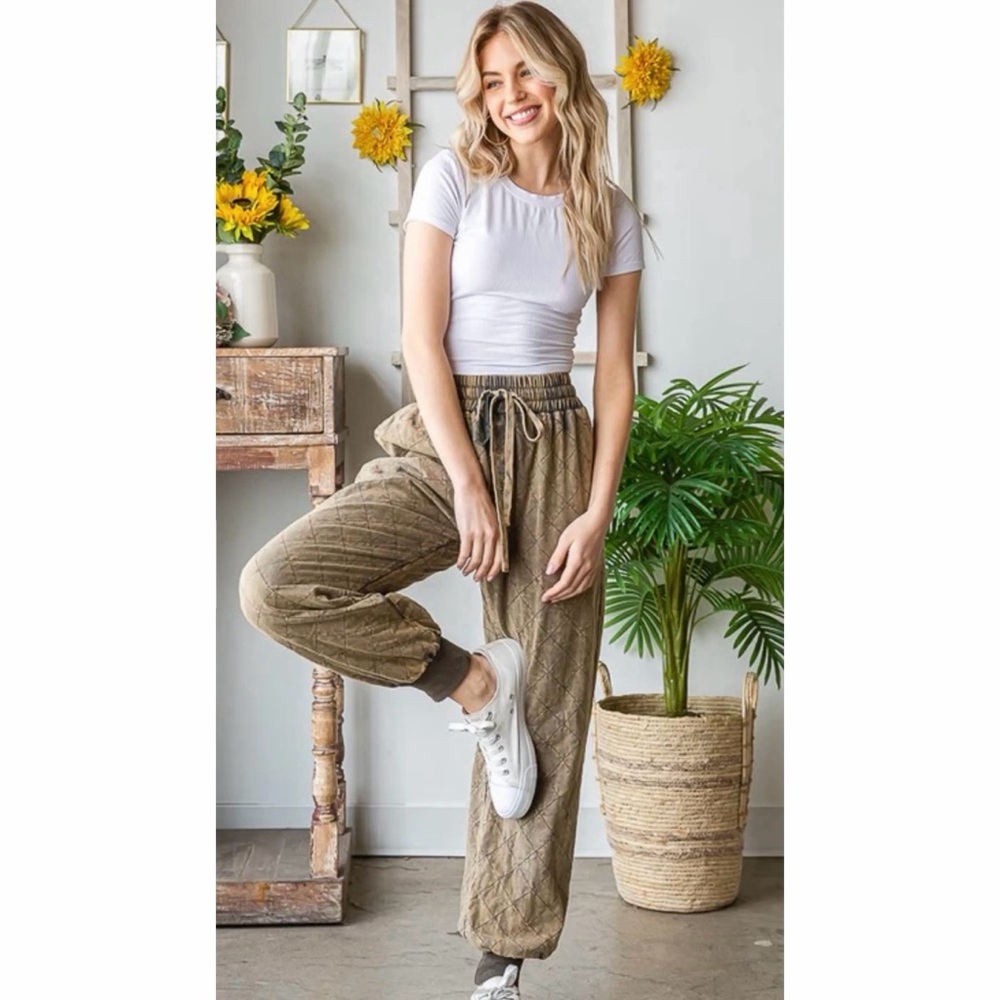 Oli & Hali mineral wash quilted jogger